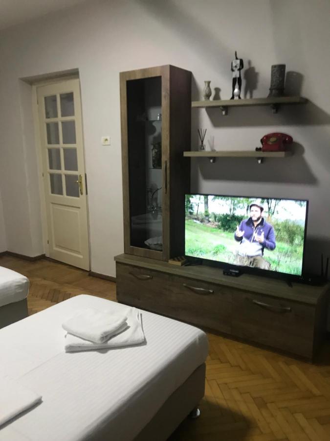 Proper House Iva Apartment Тирана Екстериор снимка
