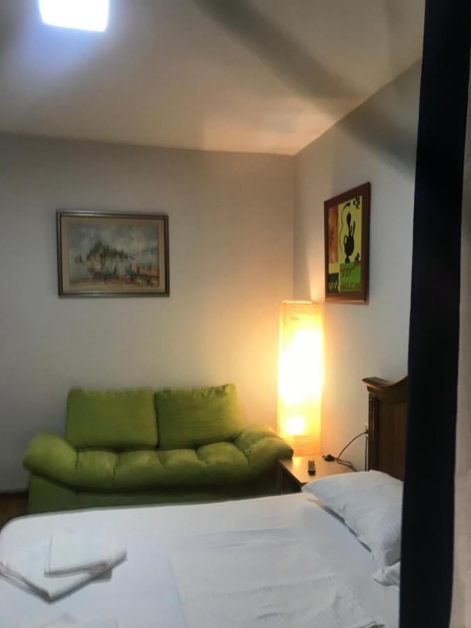 Proper House Iva Apartment Тирана Екстериор снимка